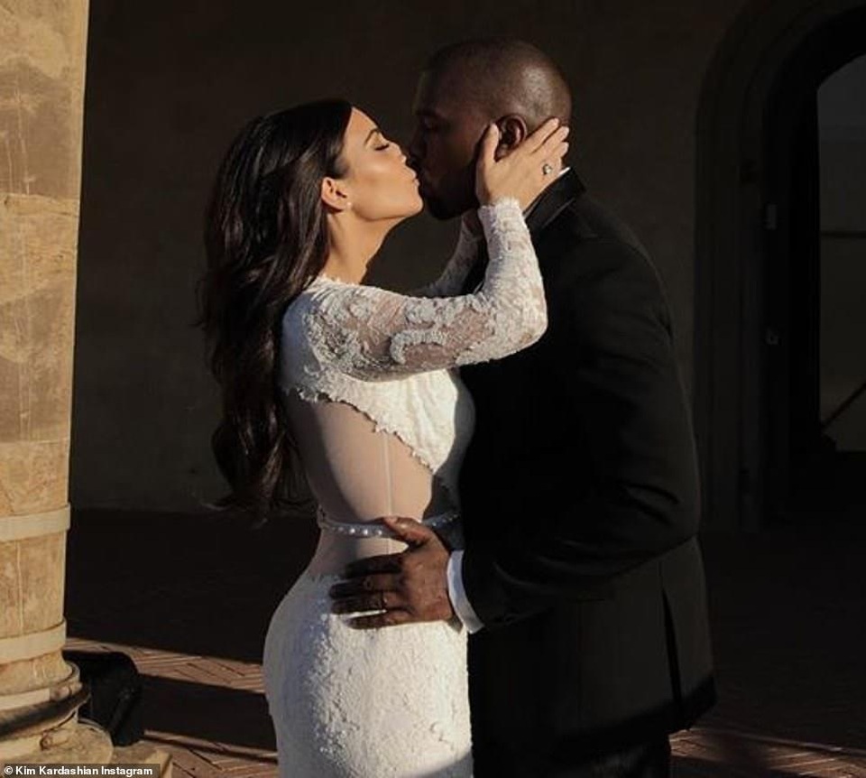Ảnh cưới chưa từng công bố của Kim Kardashian - 3 Ảnh cưới chưa từng công bố của Kim Kardashian - 3