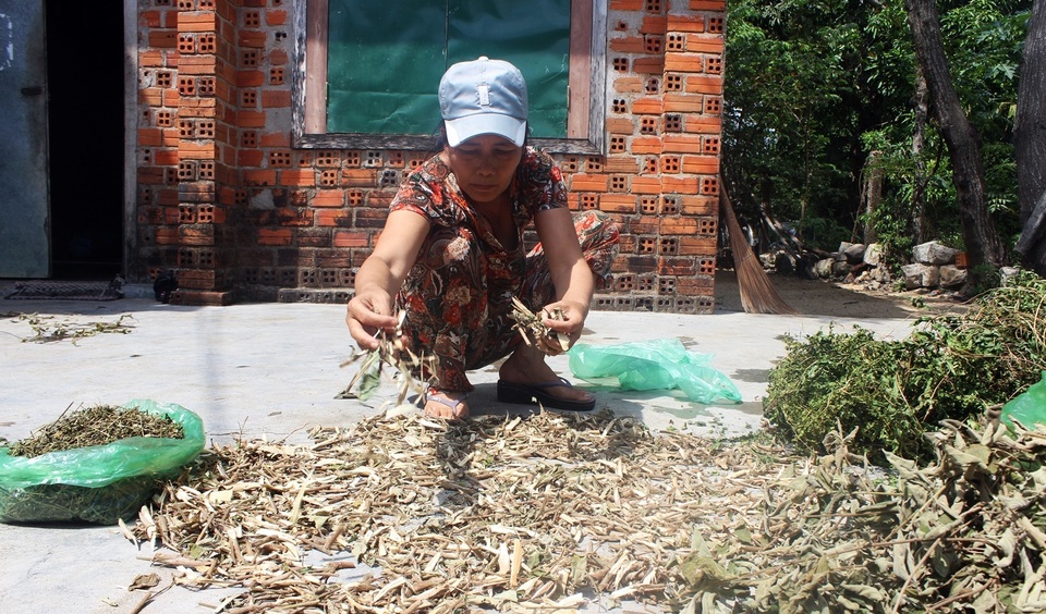 Bố mẹ ung thư, nam sinh bỏ học giữa chừng đỡ gánh nặng gia đình - 3 Bố mẹ ung thư, nam sinh bỏ học giữa chừng đỡ gánh nặng gia đình - 3