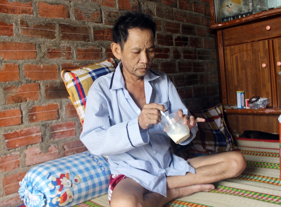 Bố mẹ ung thư, nam sinh bỏ học giữa chừng đỡ gánh nặng gia đình - 8 Bố mẹ ung thư, nam sinh bỏ học giữa chừng đỡ gánh nặng gia đình - 8