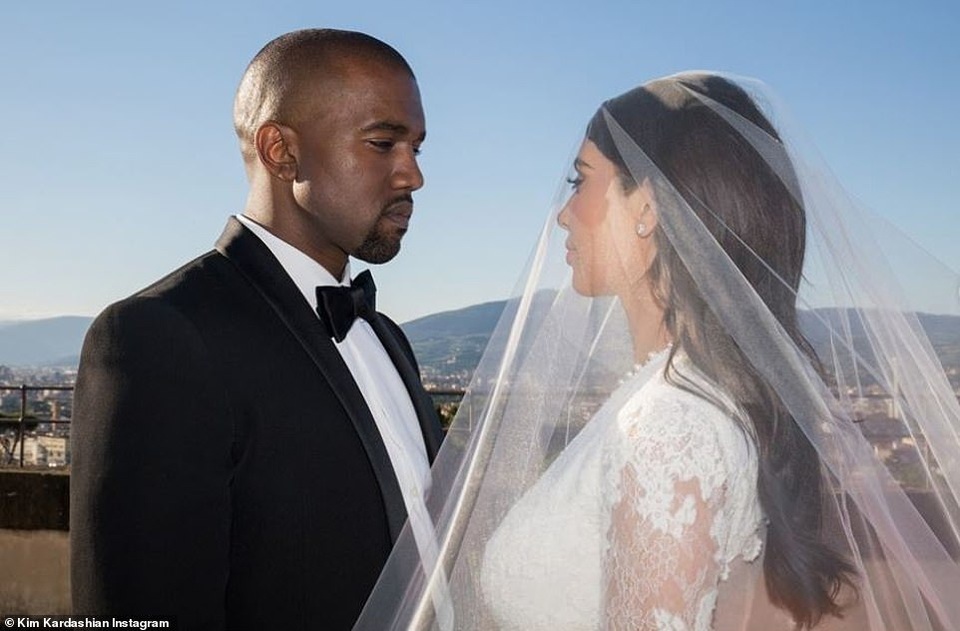 Ảnh cưới chưa từng công bố của Kim Kardashian - 4 Ảnh cưới chưa từng công bố của Kim Kardashian - 4