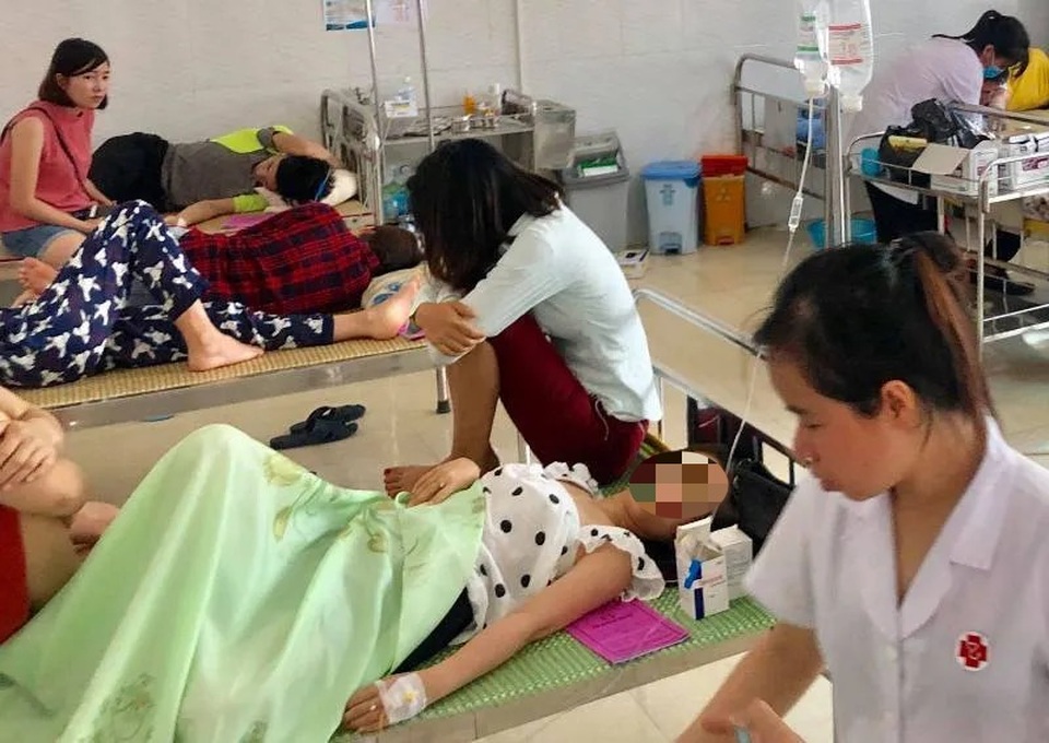 Ngộ độc thực phẩm ở khu du lịch, hàng chục người nhập viện - 2