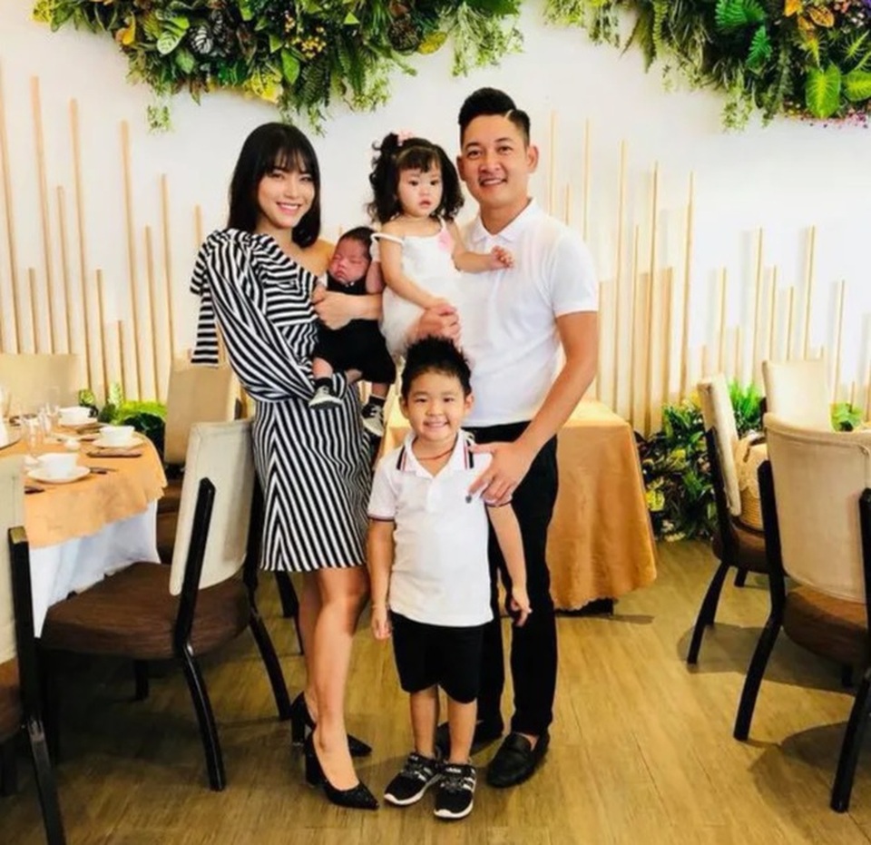Hải Băng vượt qua nguy hiểm tiền sản, sinh con thứ 3 cho Thành Đạt - 2 Hải Băng vượt qua nguy hiểm tiền sản, sinh con thứ 3 cho Thành Đạt - 2