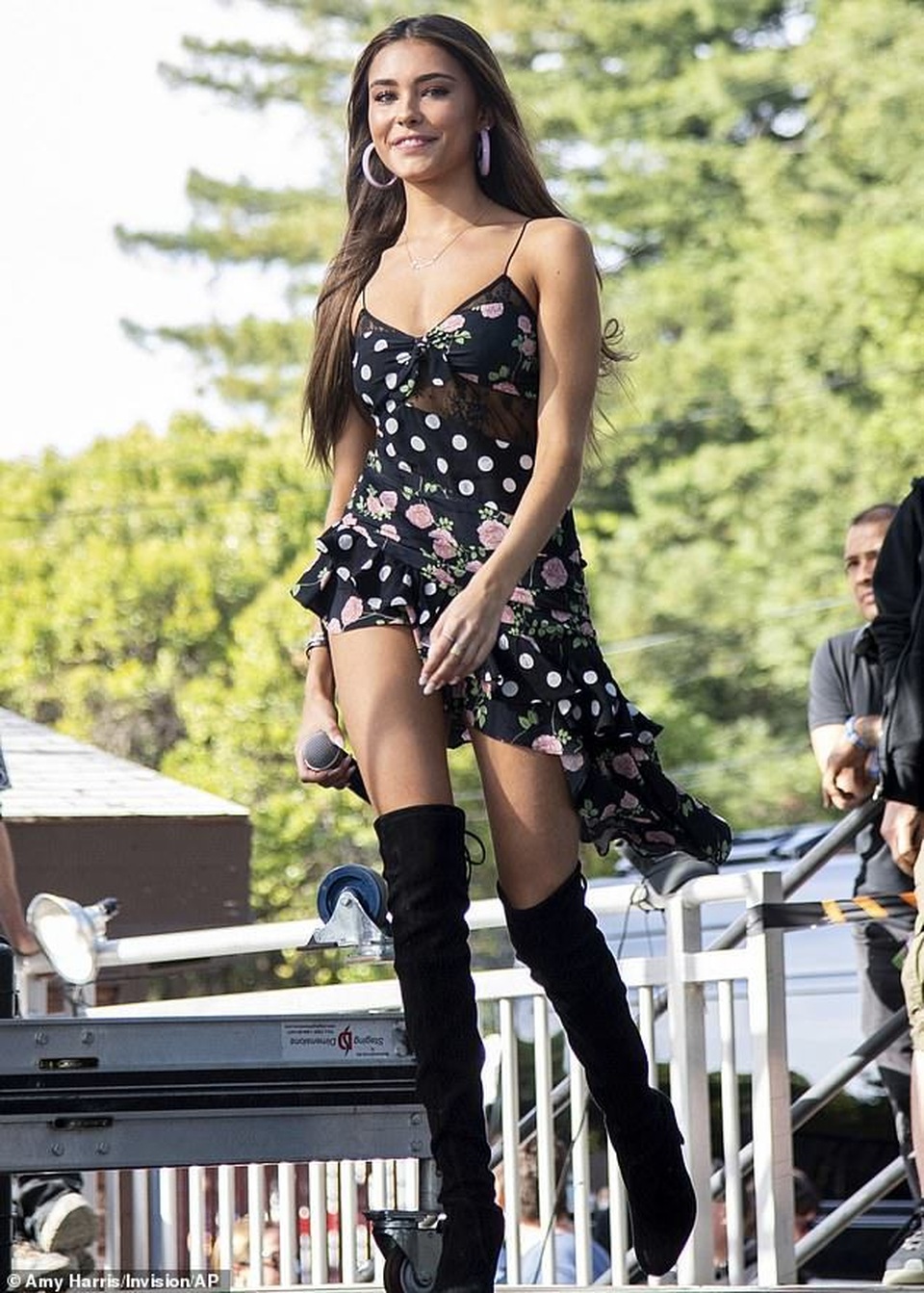 Ca sỹ Madison Beer sexy trên sân khấu - 7 Ca sỹ Madison Beer sexy trên sân khấu - 7