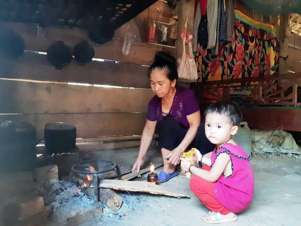 Dân sống trong lều tạm bợ chờ tái định cư - 5 Dân sống trong lều tạm bợ chờ tái định cư - 5