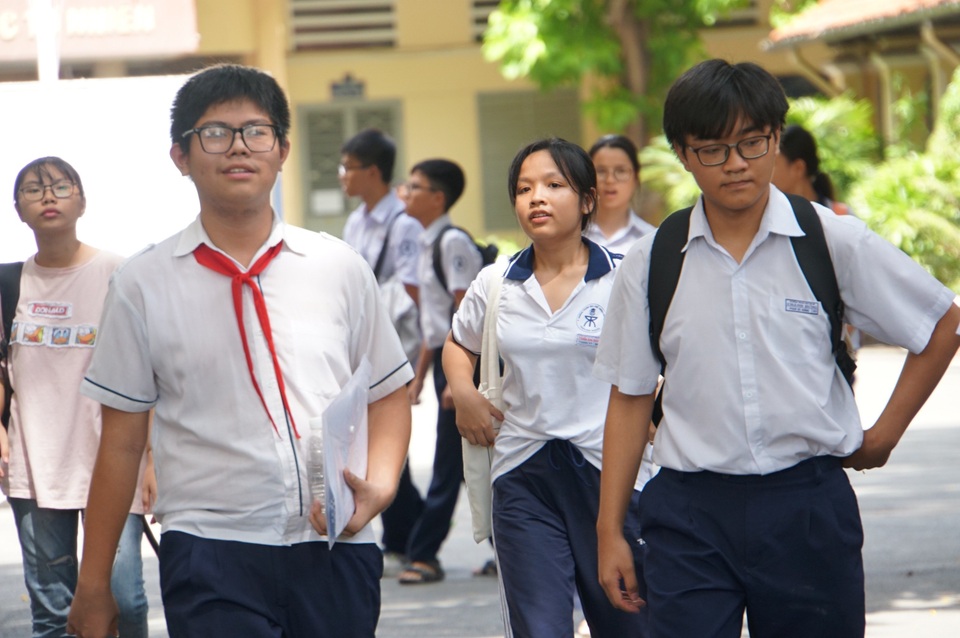 Đề thi môn Văn vào lớp 10 trường Phổ thông Năng khiếu (ĐH Quốc gia TP.HCM) - 1 Đề thi môn Văn vào lớp 10 trường Phổ thông Năng khiếu (ĐH Quốc gia TP.HCM) - 1