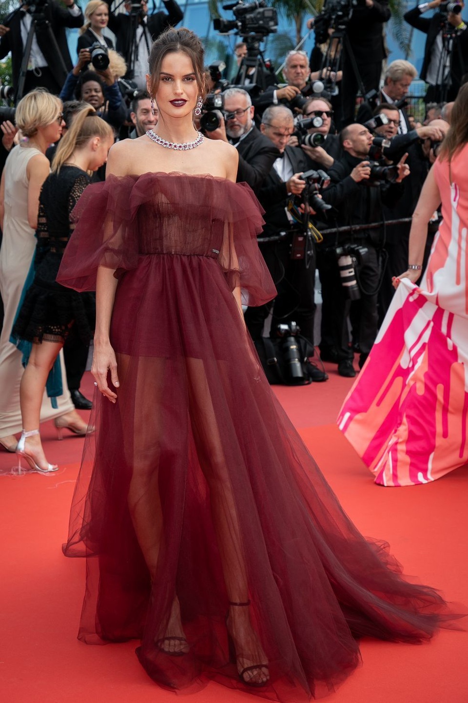 Những bộ váy đẹp nhất trên thảm đỏ Cannes 2019 - 8 Những bộ váy đẹp nhất trên thảm đỏ Cannes 2019 - 8