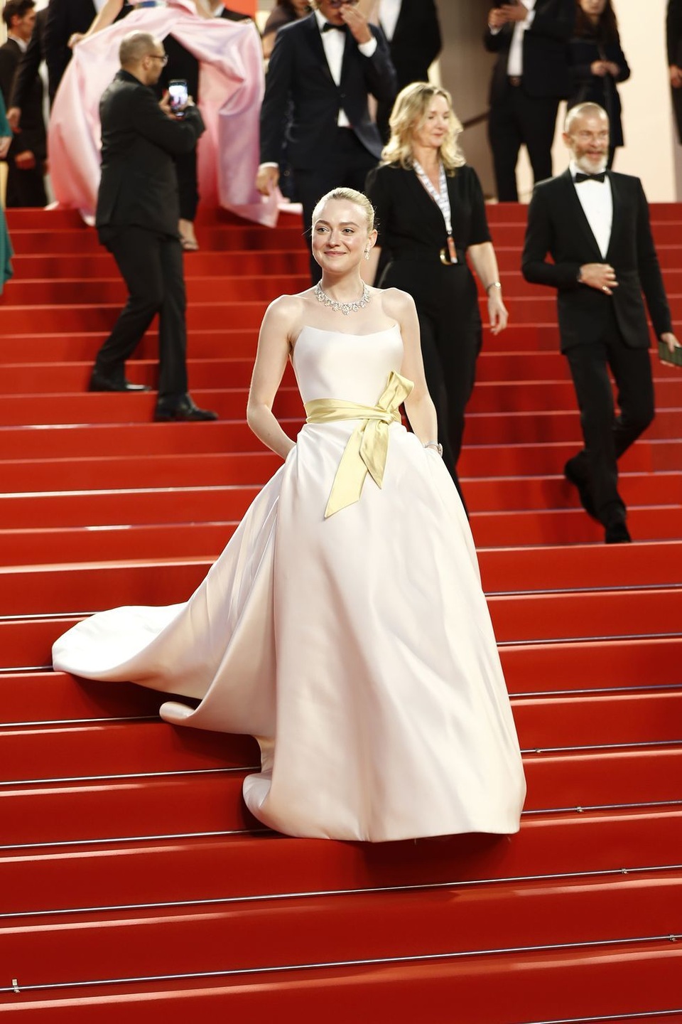 Những bộ váy đẹp nhất trên thảm đỏ Cannes 2019 - 12 Những bộ váy đẹp nhất trên thảm đỏ Cannes 2019 - 12