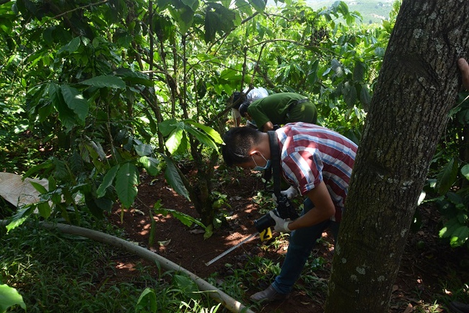 Vẻ mặt tỉnh bơ khó hiểu của nghi can sát hại 3 bà cháu ở Lâm Đồng - 2