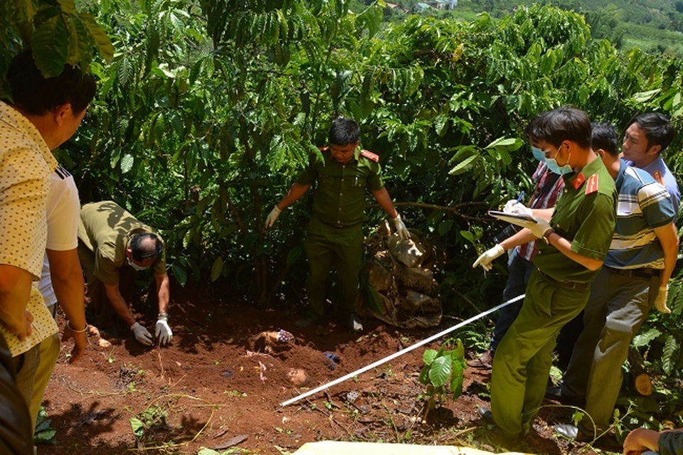 Vẻ mặt tỉnh bơ khó hiểu của nghi can sát hại 3 bà cháu ở Lâm Đồng - 3