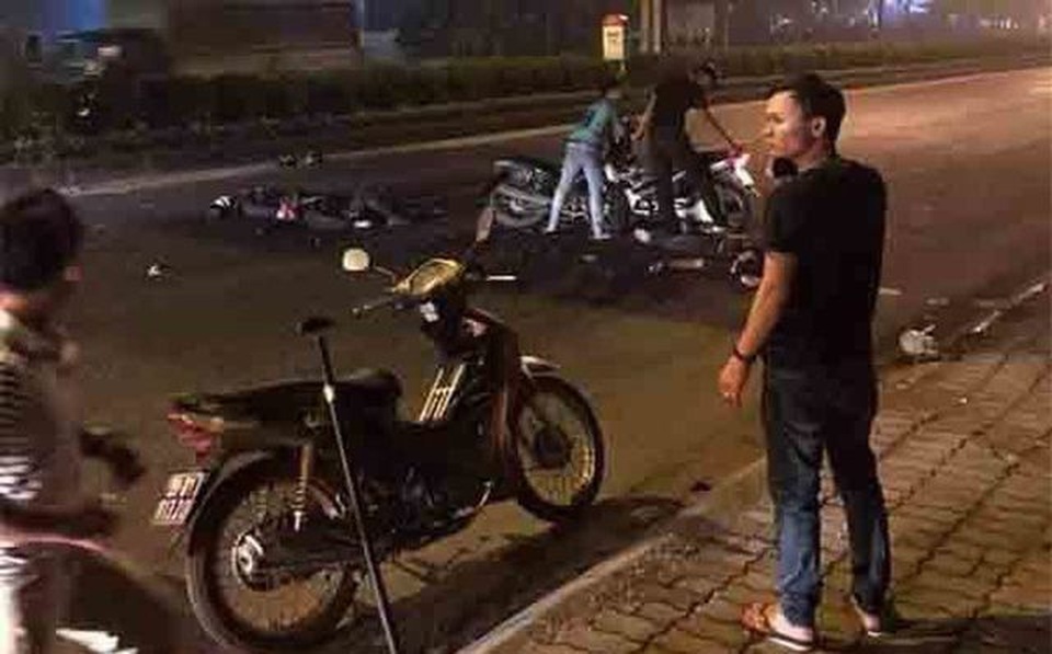 Khởi tố vụ án xe máy kẹp 3 tông xe cảnh sát khiến một Đại uý công an tử vong - 1 Khởi tố vụ án xe máy kẹp 3 tông xe cảnh sát khiến một Đại uý công an tử vong - 1