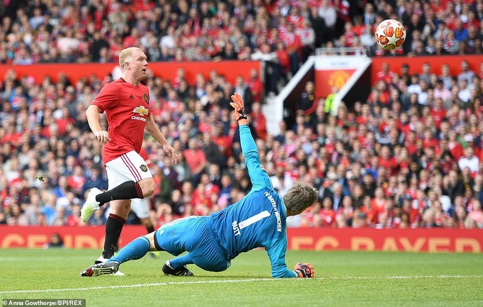 Beckham tỏa sáng, huyền thoại Man Utd thắng huyền thoại Bayern 5-0 - 15 Beckham tỏa sáng, huyền thoại Man Utd thắng huyền thoại Bayern 5-0 - 15