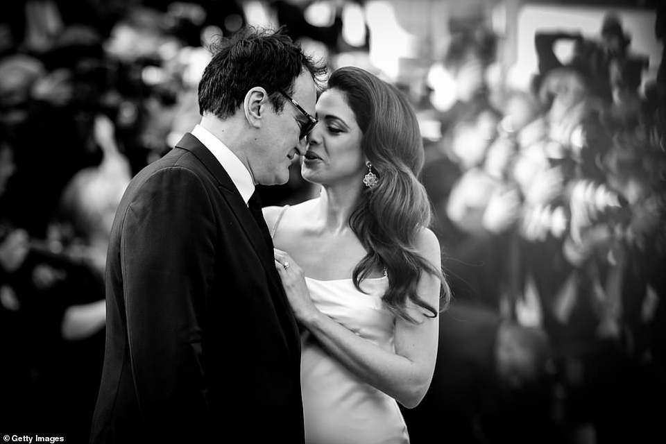 Một góc nhìn “đằm lại” sau những phù hoa rực rỡ - 6