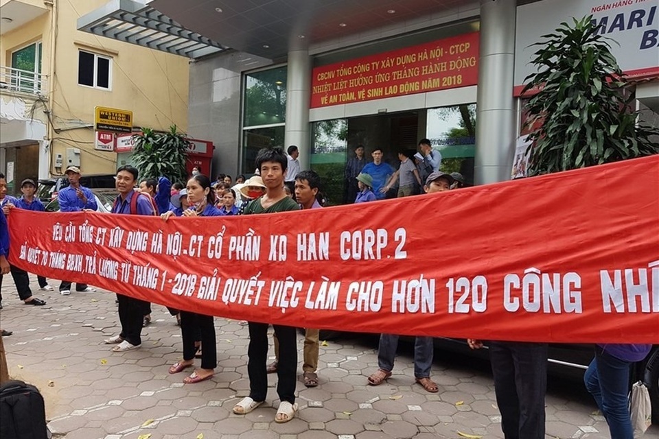 Thanh Hóa: 150 công nhân sản xuất gạch kêu cứu vì bị nợ lương, BHXH - 1 Thanh Hóa: 150 công nhân sản xuất gạch kêu cứu vì bị nợ lương, BHXH - 1