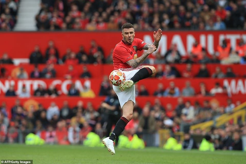 Beckham tỏa sáng, huyền thoại Man Utd thắng huyền thoại Bayern 5-0 - 9 Beckham tỏa sáng, huyền thoại Man Utd thắng huyền thoại Bayern 5-0 - 9