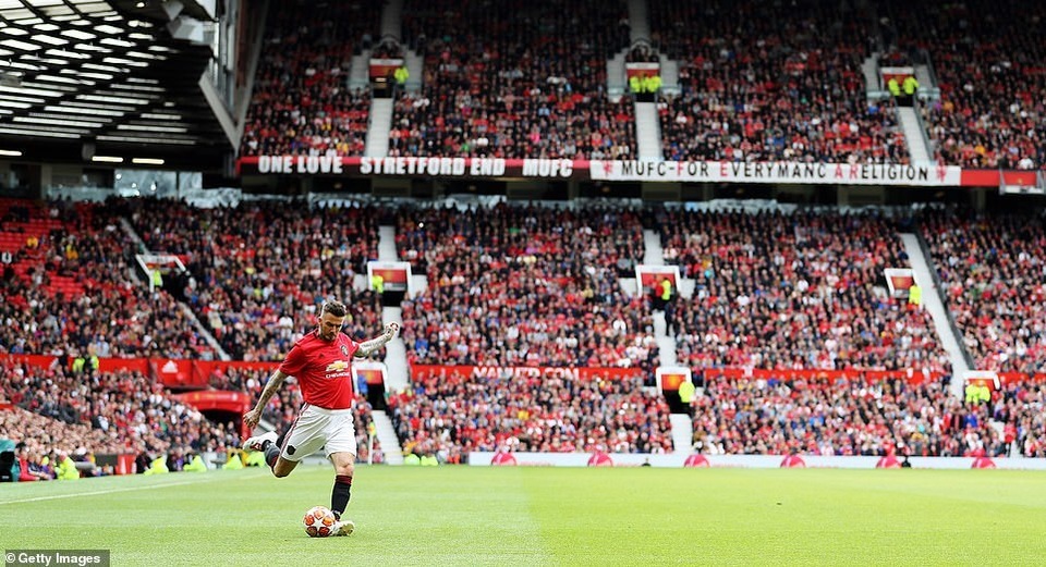 Beckham tỏa sáng, huyền thoại Man Utd thắng huyền thoại Bayern 5-0 - 14 Beckham tỏa sáng, huyền thoại Man Utd thắng huyền thoại Bayern 5-0 - 14