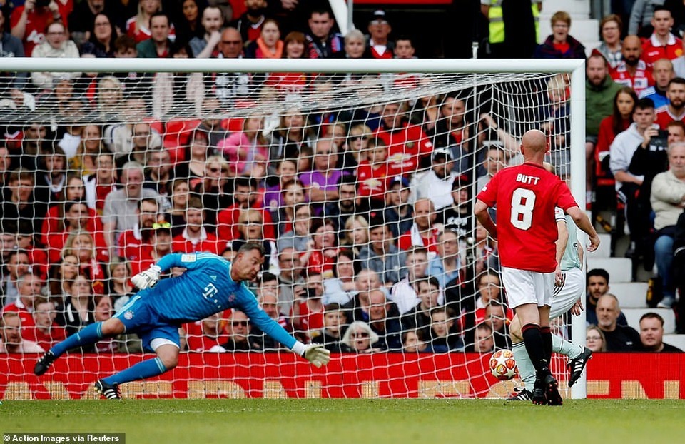 Beckham tỏa sáng, huyền thoại Man Utd thắng huyền thoại Bayern 5-0 - 7 Beckham tỏa sáng, huyền thoại Man Utd thắng huyền thoại Bayern 5-0 - 7
