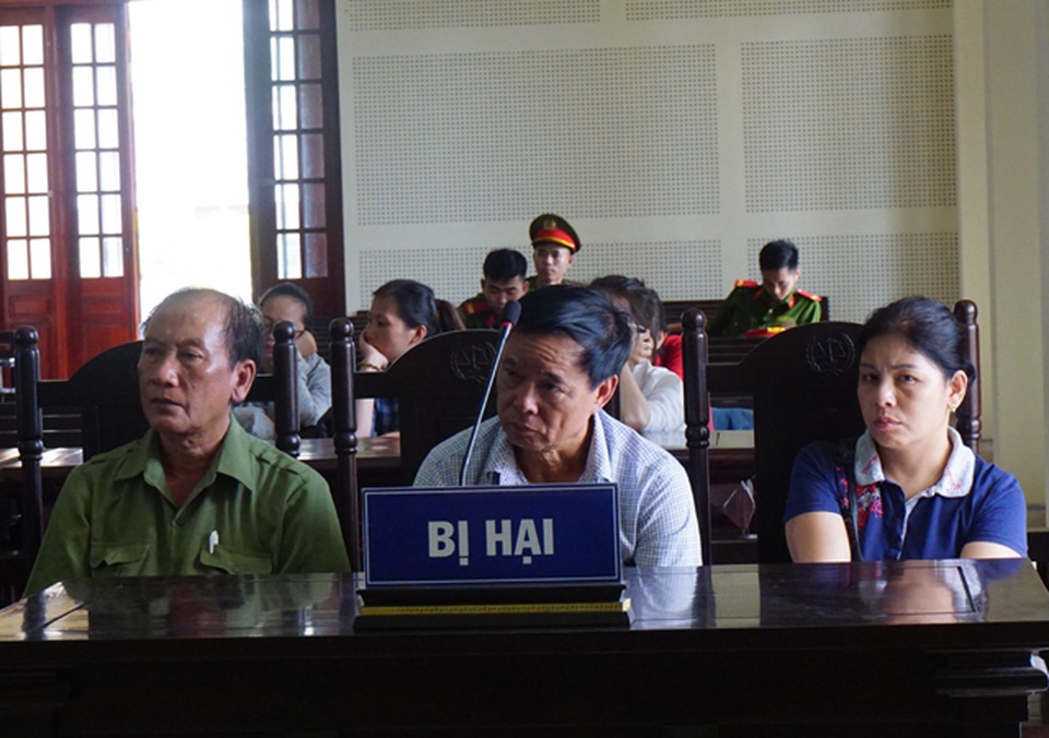 Cho mượn sổ đỏ, gần 10 năm khốn khổ theo hầu tòa - 2 Cho mượn sổ đỏ, gần 10 năm khốn khổ theo hầu tòa - 2