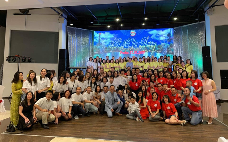 Cựu học sinh 91-94 Hà Nội xa xứ hội ngộ “Kết nối yêu thương” tại Séc - 1 Cựu học sinh 91-94 Hà Nội xa xứ hội ngộ “Kết nối yêu thương” tại Séc - 1