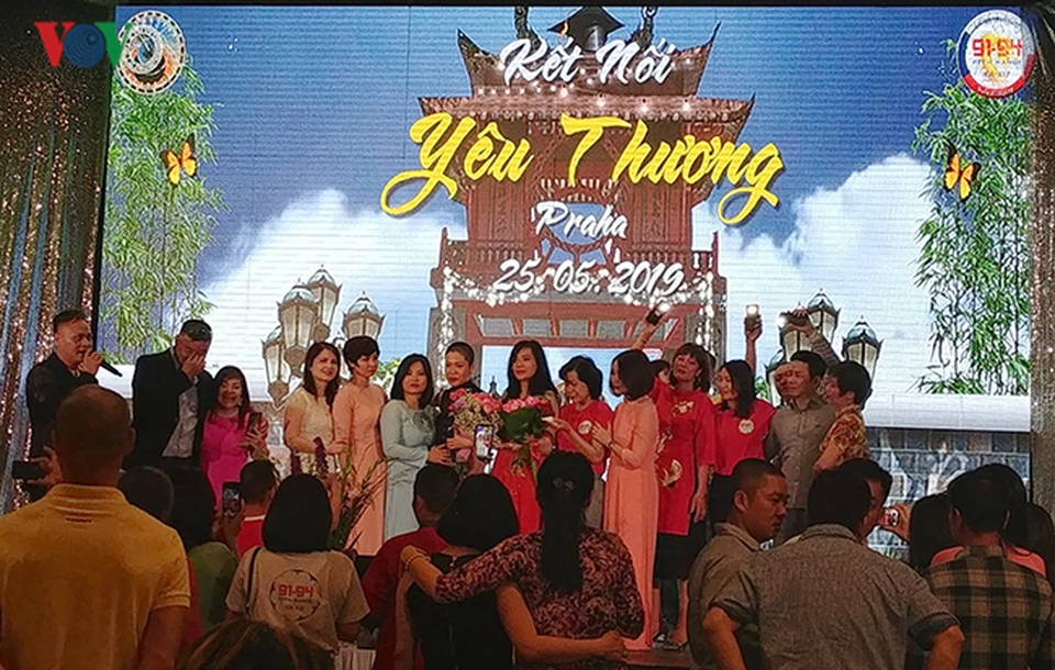 Cựu học sinh 91-94 Hà Nội xa xứ hội ngộ “Kết nối yêu thương” tại Séc - 2 Cựu học sinh 91-94 Hà Nội xa xứ hội ngộ “Kết nối yêu thương” tại Séc - 2