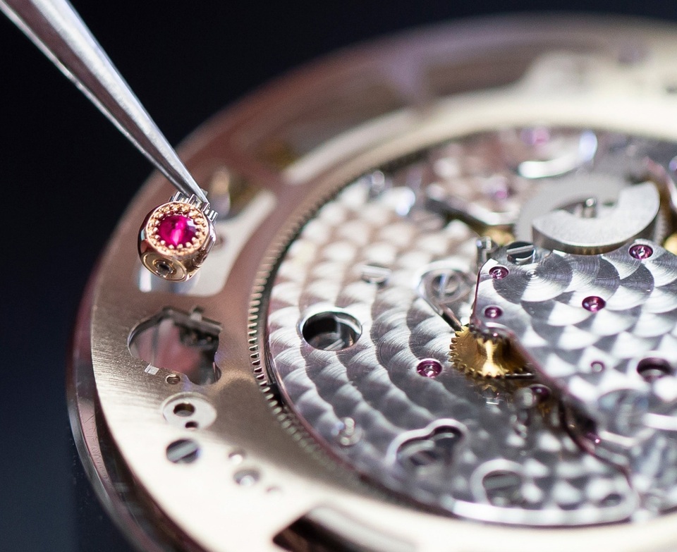 Jaquet Droz đưa bức hoạ động đầm sen lên đồng hồ Magic Lotus Automaton - 4 Jaquet Droz đưa bức hoạ động đầm sen lên đồng hồ Magic Lotus Automaton - 4