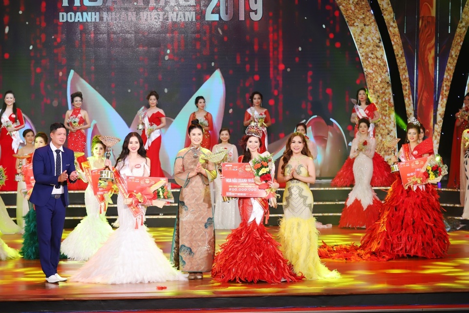 Doanh nhân Nguyễn Thị Nhung – Bóng hồng đăng quang Hoa hậu Doanh nhân Việt Nam 2019 - 2 Doanh nhân Nguyễn Thị Nhung – Bóng hồng đăng quang Hoa hậu Doanh nhân Việt Nam 2019 - 2