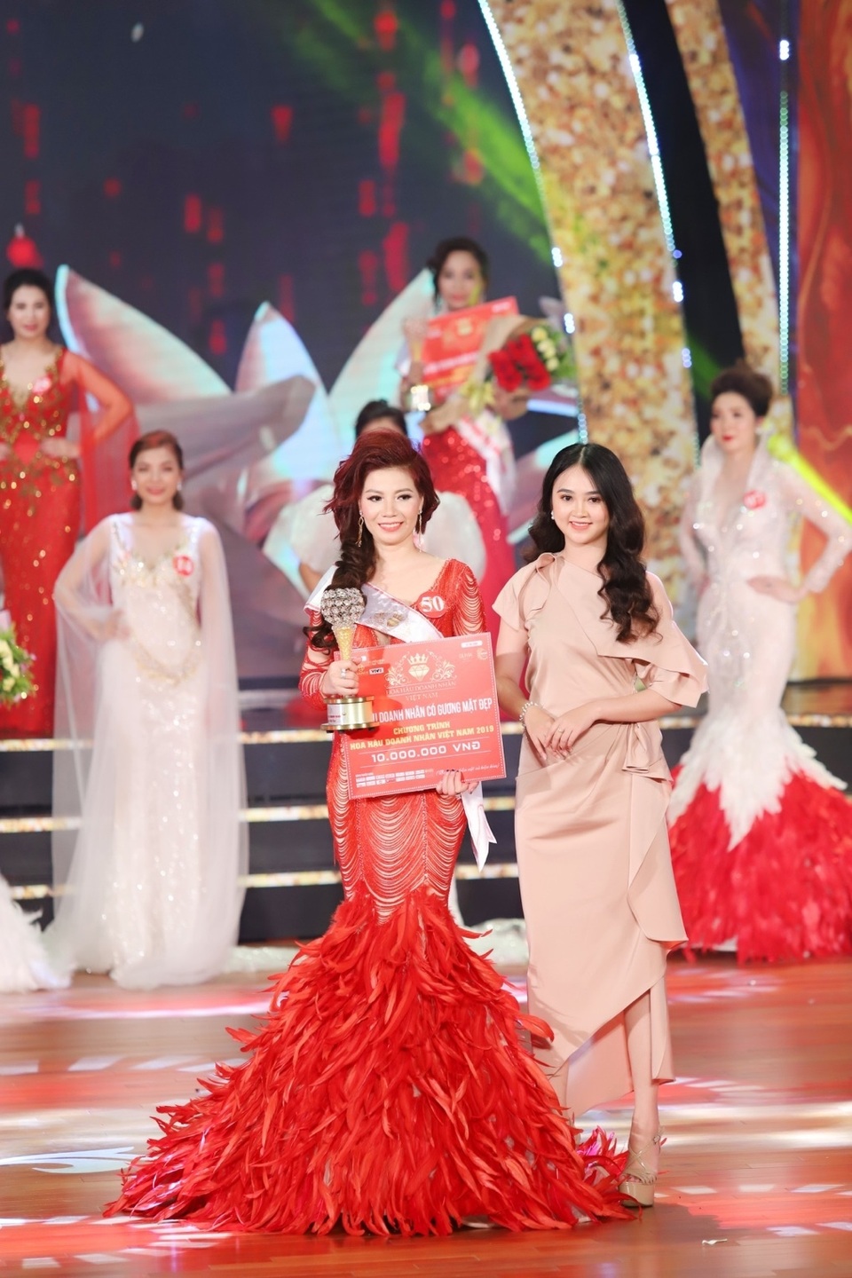 Doanh nhân Nguyễn Thị Nhung – Bóng hồng đăng quang Hoa hậu Doanh nhân Việt Nam 2019 - 3 Doanh nhân Nguyễn Thị Nhung – Bóng hồng đăng quang Hoa hậu Doanh nhân Việt Nam 2019 - 3