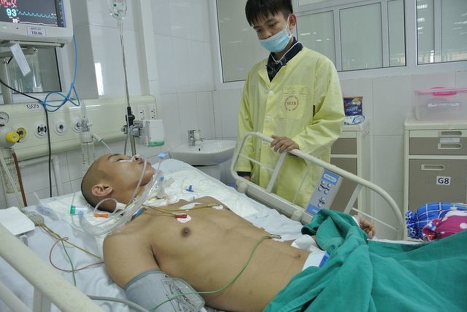 Bạn đọc Dân trí giúp đỡ cậu học trò bị viêm não chờ...thần chết! - 1 Bạn đọc Dân trí giúp đỡ cậu học trò bị viêm não chờ...thần chết! - 1