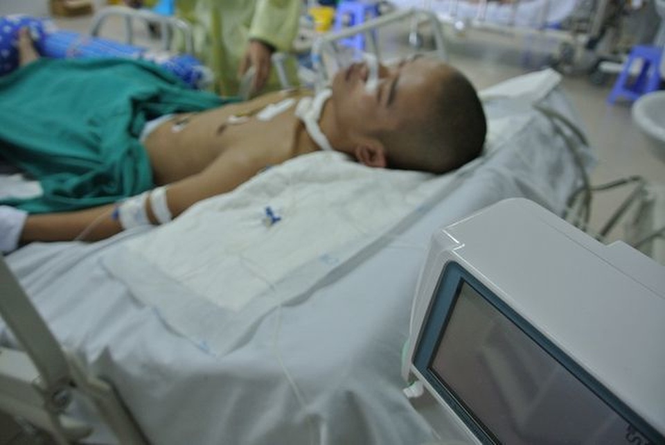 Bạn đọc Dân trí giúp đỡ cậu học trò bị viêm não chờ...thần chết! - 2 Bạn đọc Dân trí giúp đỡ cậu học trò bị viêm não chờ...thần chết! - 2