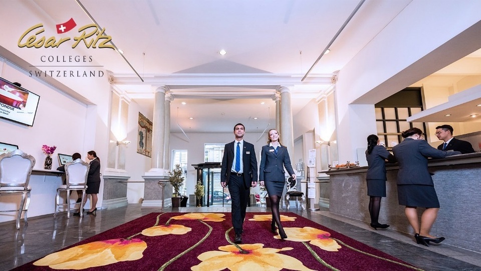 César Ritz College ở đâu trên bảng xếp hạng chỉ số hài lòng của sinh viên ngành Hospitality? - 2