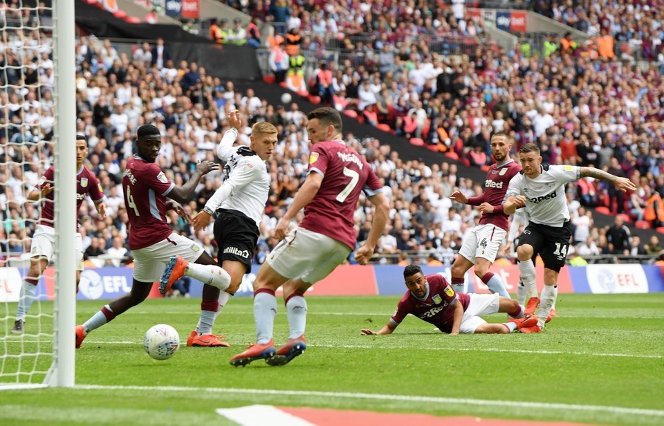 Thắng nghẹt thở trước Derby County, Aston Villa giành vé thăng hạng Premier League - 4 Thắng nghẹt thở trước Derby County, Aston Villa giành vé thăng hạng Premier League - 4