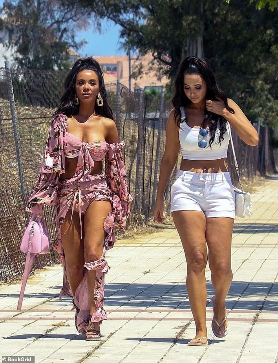 Tulisa khoe ngực bốc lửa - 9