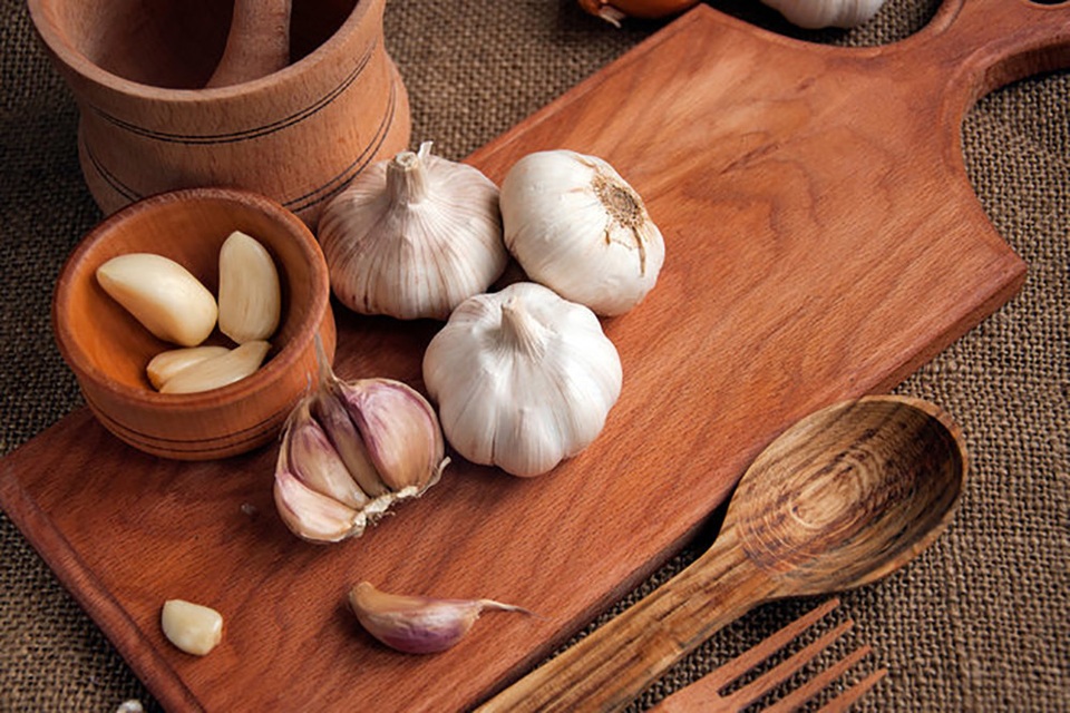 Tại sao chúng ta thích ăn tỏi nhưng ghét hơi thở có mùi tỏi? - 1 Tại sao chúng ta thích ăn tỏi nhưng ghét hơi thở có mùi tỏi? - 1