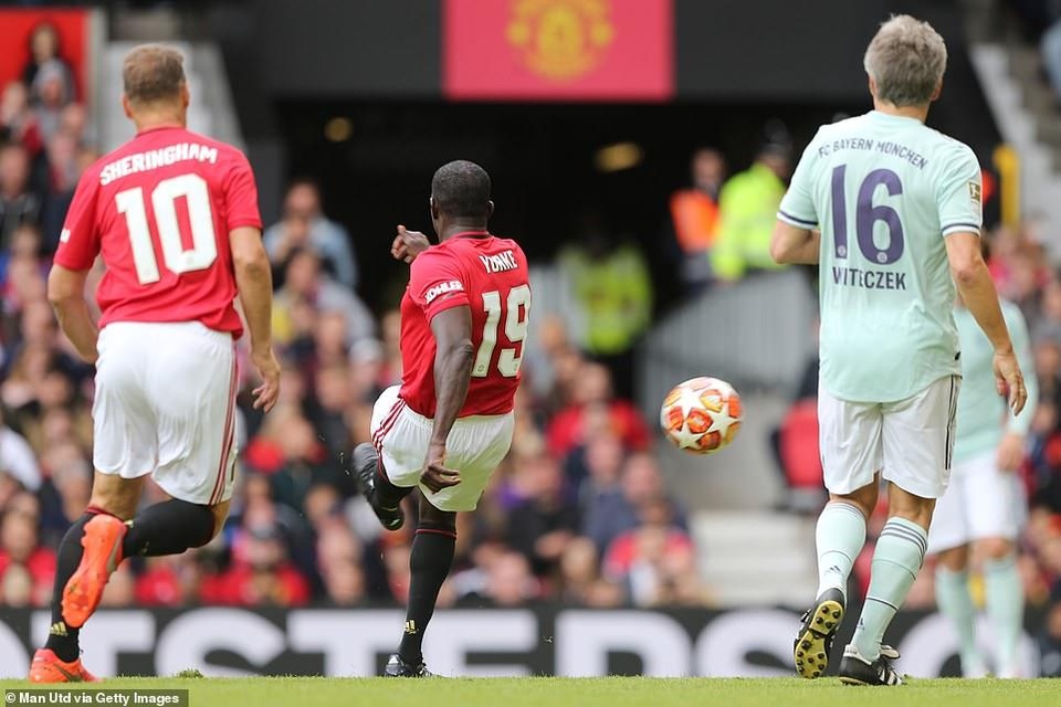 Beckham tỏa sáng, huyền thoại Man Utd thắng huyền thoại Bayern 5-0 - 6 Beckham tỏa sáng, huyền thoại Man Utd thắng huyền thoại Bayern 5-0 - 6