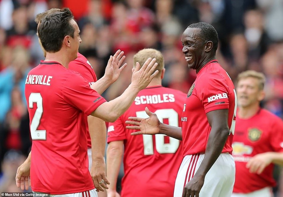 Beckham tỏa sáng, huyền thoại Man Utd thắng huyền thoại Bayern 5-0 - 5 Beckham tỏa sáng, huyền thoại Man Utd thắng huyền thoại Bayern 5-0 - 5