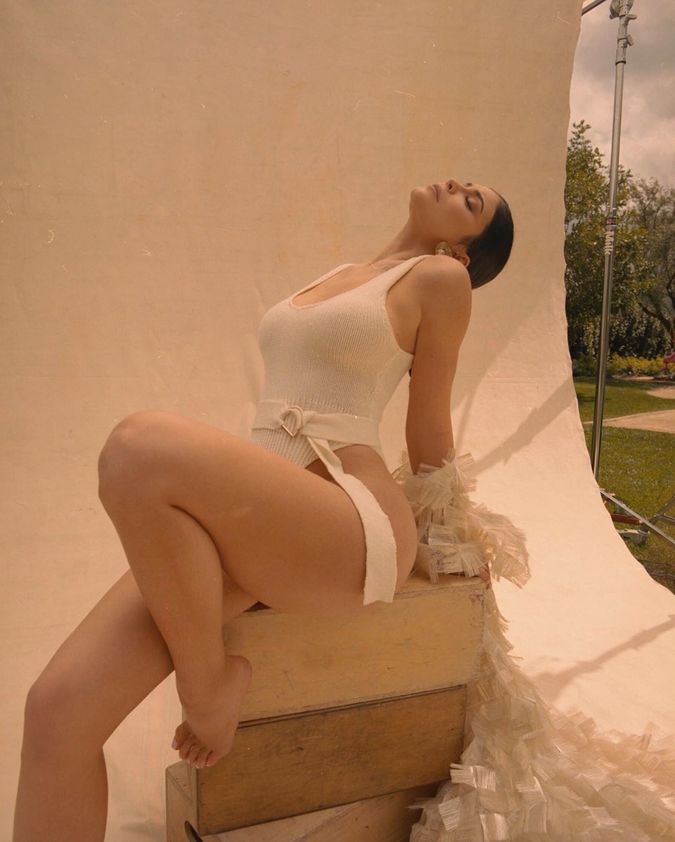 Kylie Jenner mặc váy gần 20 nghìn USD đi ăn tối - 9 Kylie Jenner mặc váy gần 20 nghìn USD đi ăn tối - 9