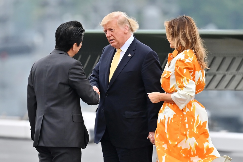 Ông Trump trở thành tổng thống Mỹ đầu tiên thăm tàu chiến Nhật Bản - 5 Ông Trump trở thành tổng thống Mỹ đầu tiên thăm tàu chiến Nhật Bản - 5