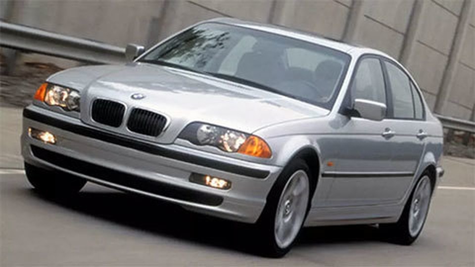 Hí hửng bỏ 200 triệu đồng mua ô tô BMW: Trai độc thân nhận cái kết đắng - 1 Hí hửng bỏ 200 triệu đồng mua ô tô BMW: Trai độc thân nhận cái kết đắng - 1