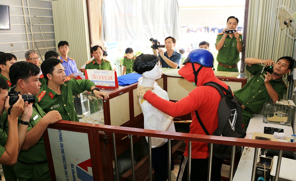 Thực nghiệm vụ chích điện cướp vàng ở An Giang - 3