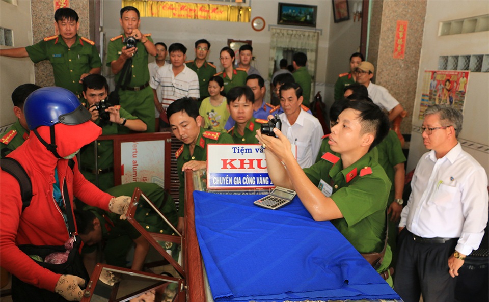 Thực nghiệm vụ chích điện cướp vàng ở An Giang - 2