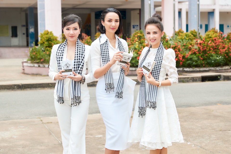 Băng Di “Gạo nếp gạo tẻ” tủi thân khi chỉ học hết cấp 3, đi bán cơm kiếm sống - 1 Băng Di “Gạo nếp gạo tẻ” tủi thân khi chỉ học hết cấp 3, đi bán cơm kiếm sống - 1