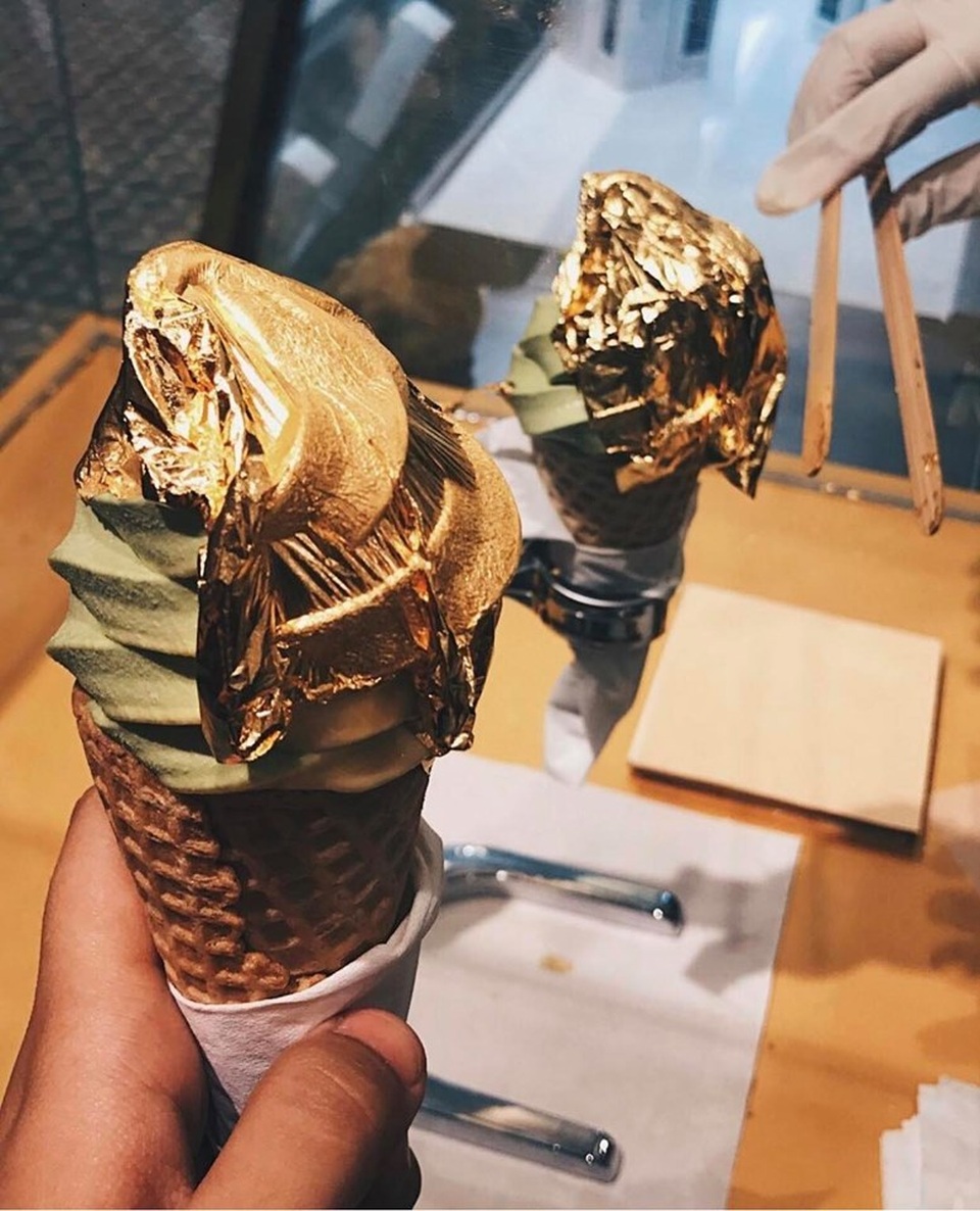 Kem dát vàng 24K tràn ra Hà Nội, giá “chát” vẫn muốn thử cho “sang mồm” - 5 Kem dát vàng 24K tràn ra Hà Nội, giá “chát” vẫn muốn thử cho “sang mồm” - 5