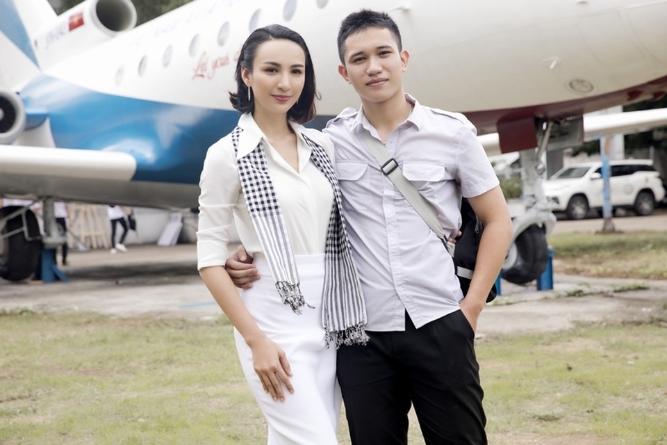 Ngọc Diễm khuyến khích giới trẻ đọc sách - 2 Ngọc Diễm khuyến khích giới trẻ đọc sách - 2