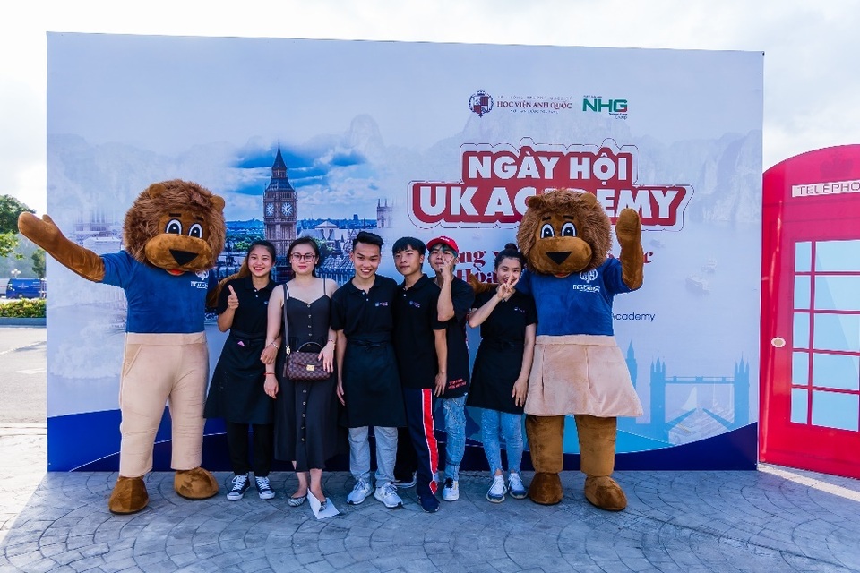 Tưng bừng tiệc âm nhạc ra mắt cơ sở mới tại Hạ Long của UK Academy - 1 Tưng bừng tiệc âm nhạc ra mắt cơ sở mới tại Hạ Long của UK Academy - 1