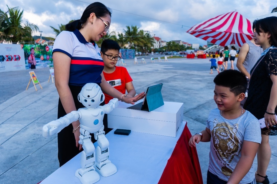 Tưng bừng tiệc âm nhạc ra mắt cơ sở mới tại Hạ Long của UK Academy - 2 Tưng bừng tiệc âm nhạc ra mắt cơ sở mới tại Hạ Long của UK Academy - 2