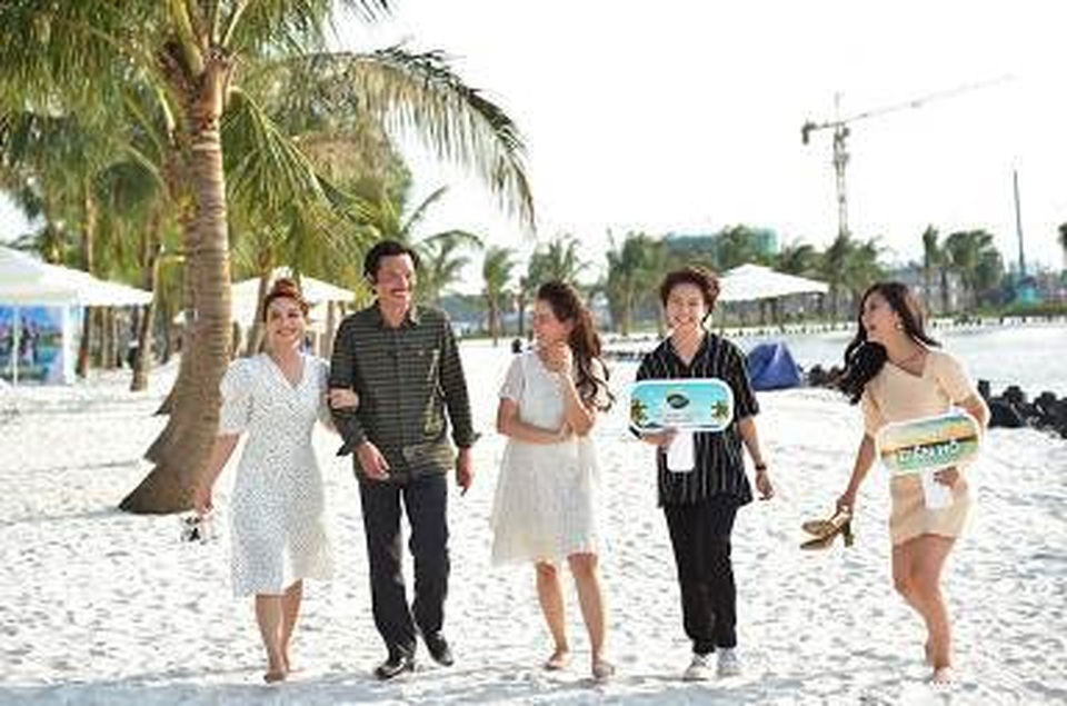 Thư “Về nhà đi con” lấy chồng đại gia, cả nhà đi nghỉ dưỡng sang chảnh? - 1