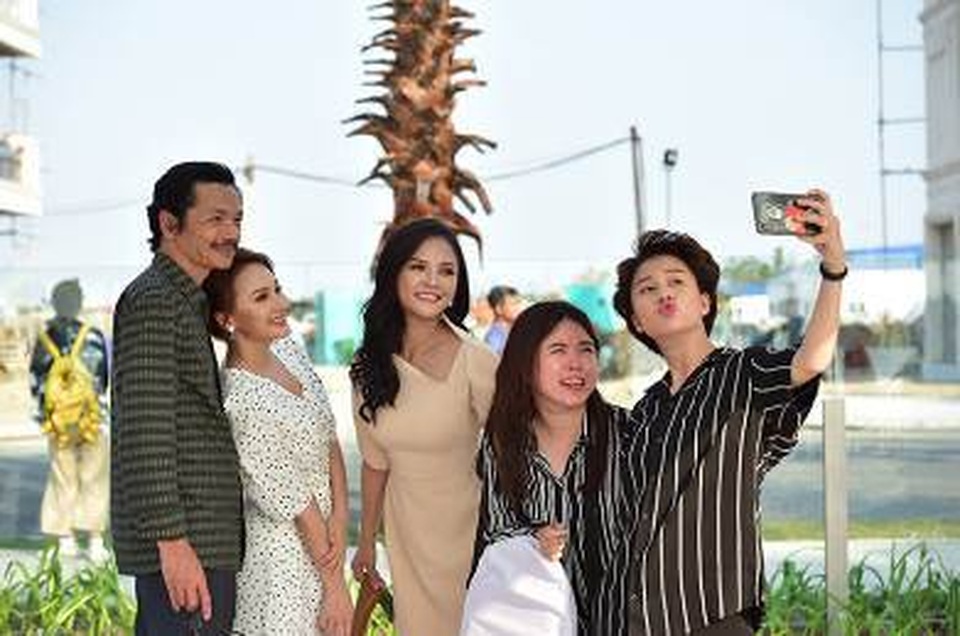 Thư “Về nhà đi con” lấy chồng đại gia, cả nhà đi nghỉ dưỡng sang chảnh? - 2