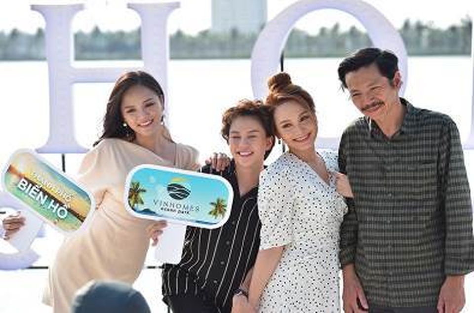 Thư “Về nhà đi con” lấy chồng đại gia, cả nhà đi nghỉ dưỡng sang chảnh? - 3