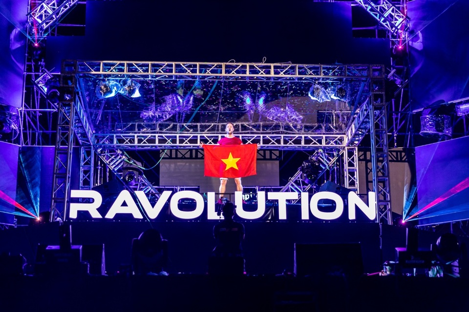 Giới trẻ Sài Gòn “sướng mắt đã tai” với đại hội âm nhạc EDM Yamaha Ravolution - 4 Giới trẻ Sài Gòn “sướng mắt đã tai” với đại hội âm nhạc EDM Yamaha Ravolution - 4