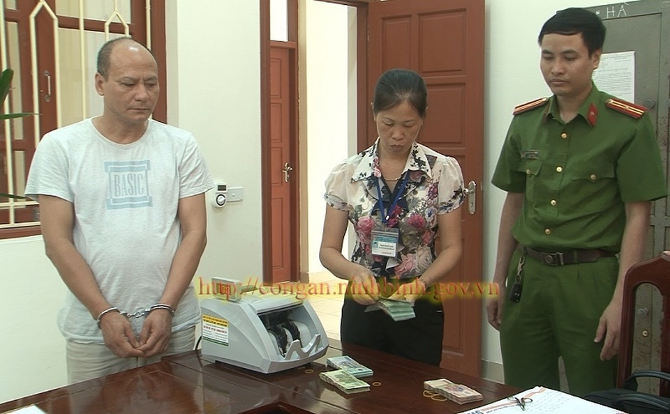 Bắt giữ hai đối tượng cho vay 260 triệu, 4 tháng tính lãi 150 triệu - 2 Bắt giữ hai đối tượng cho vay 260 triệu, 4 tháng tính lãi 150 triệu - 2