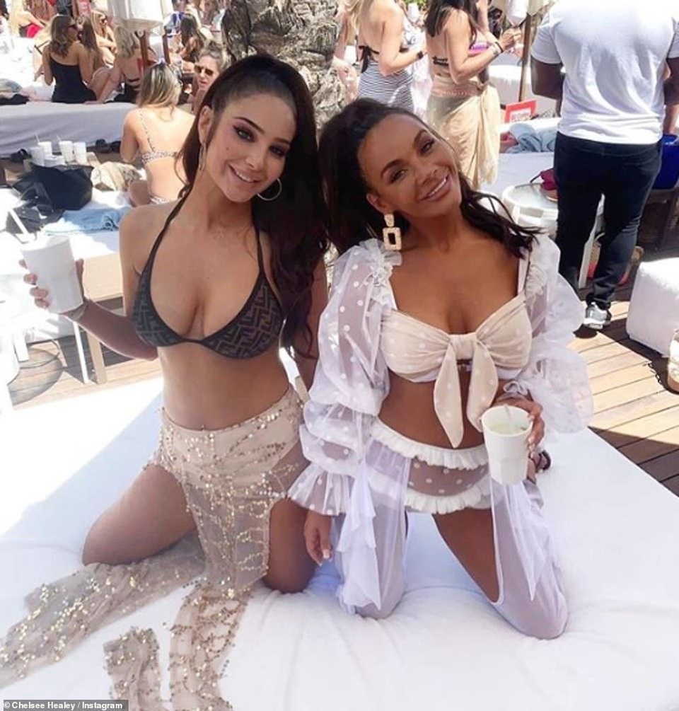 Tulisa khoe vòng một đầy đặn - 6